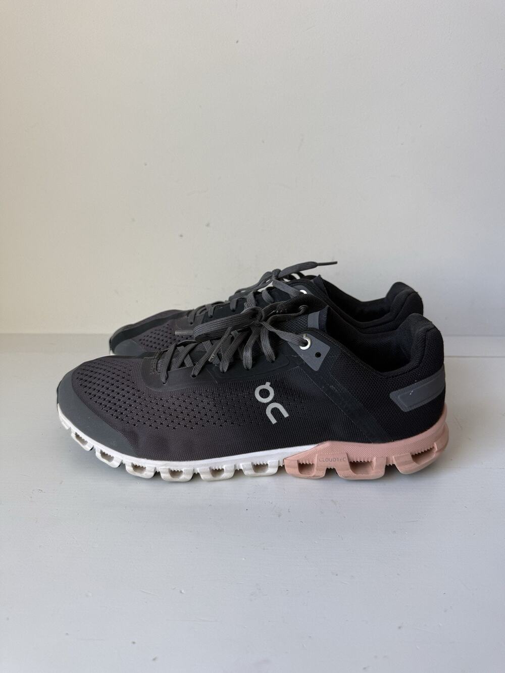 On Cloudflow Womens Size 10 Gray Black Rose Running Walking Shoes Sneakers